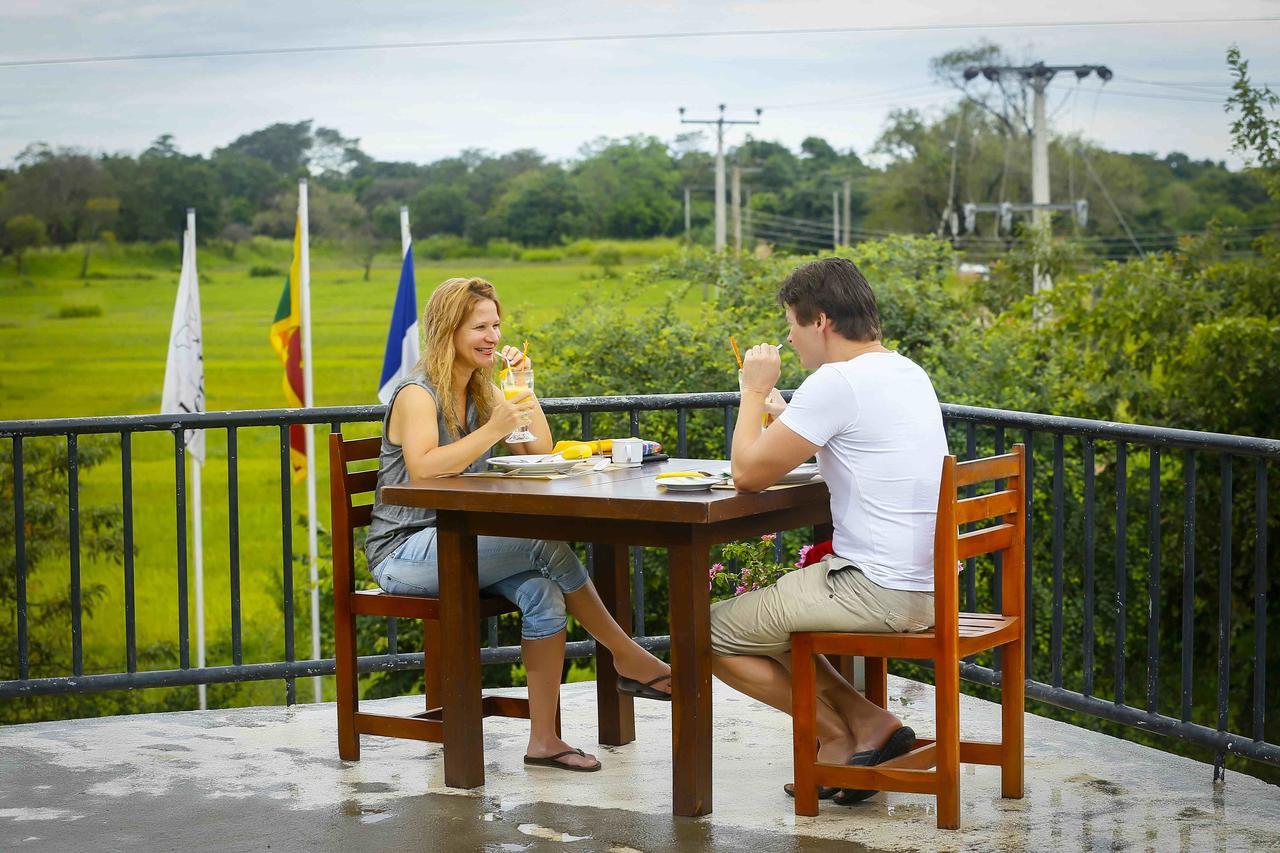 Elephas Resort & Spa シギリヤ エクステリア 写真