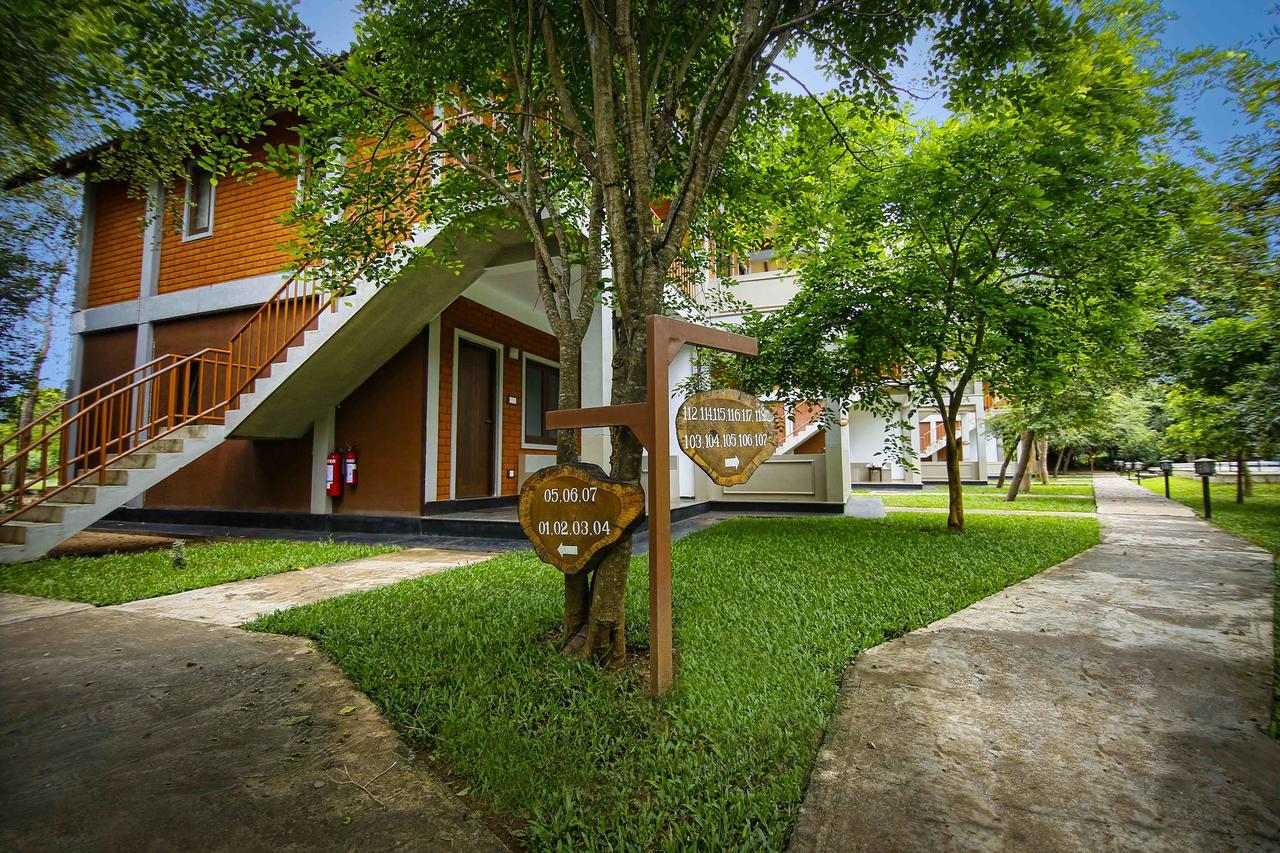 Elephas Resort & Spa シギリヤ エクステリア 写真