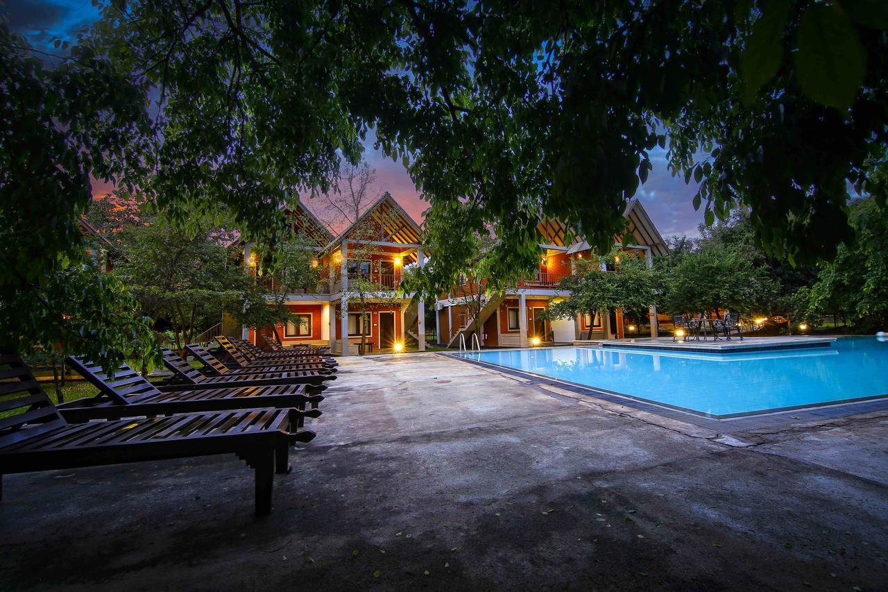 Elephas Resort & Spa シギリヤ エクステリア 写真